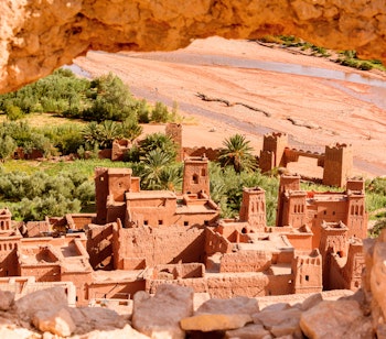 Den historiske lerfæstning Ait Benhaddou i Marokko, UNESCO verdensarv og tidligere karavanrute mellem Sahara og Marrakech på rundrejse i Marokko