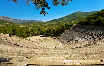 Det antikke teater i Epidaurus, Grækenland - et velbevaret UNESCO verdensarvssted fra 340 f.Kr. med perfekt akustik