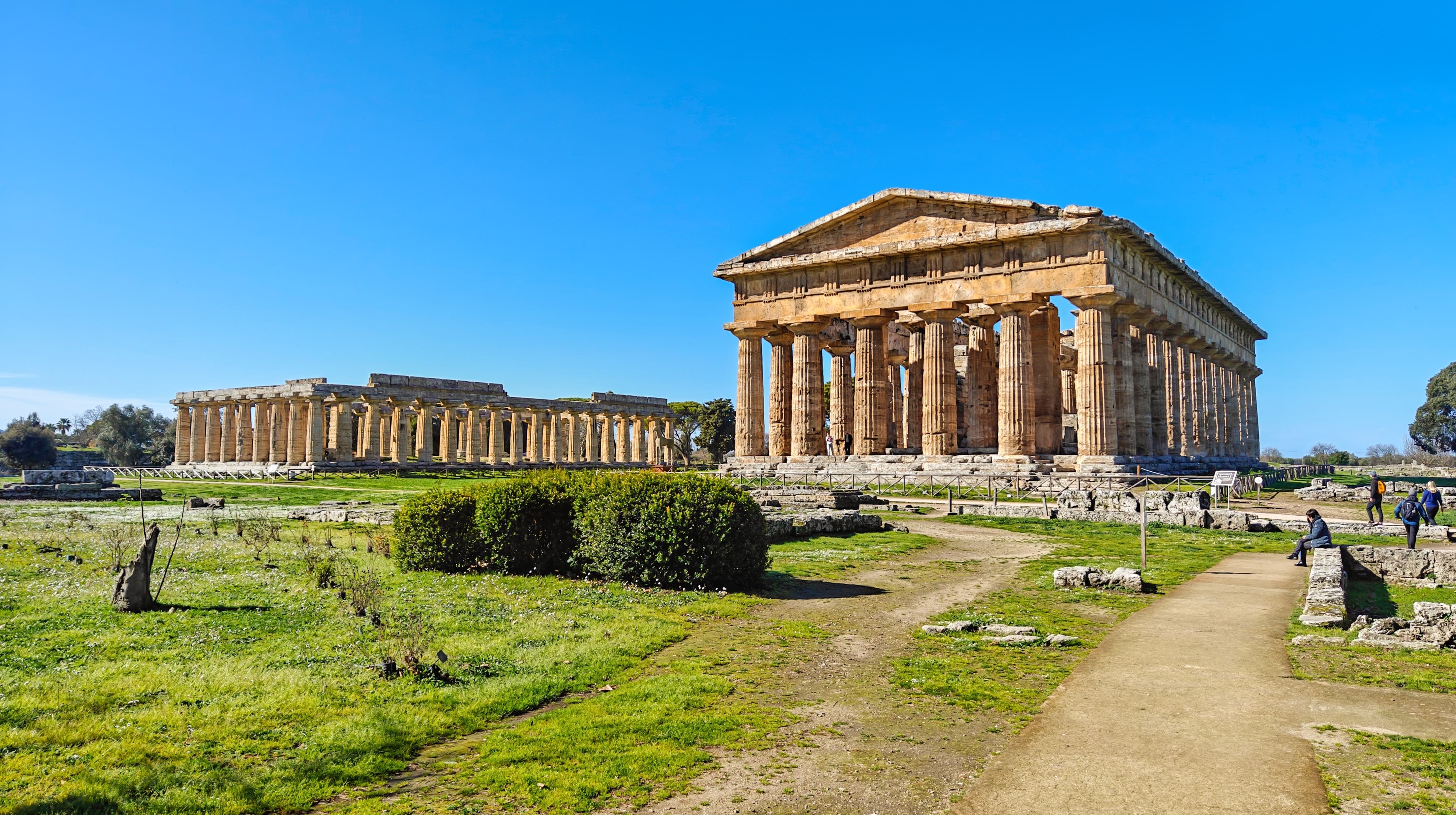 Antikke græske templer i Paestum, Italien - velbevarede Doriske søjler og ruiner fra 550-450 f.Kr. i Campania regionen