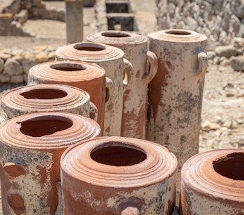 Antikke vandfiltreringsrør fra den græsk-romerske oldtidsby Empúries i Catalonien, Spanien