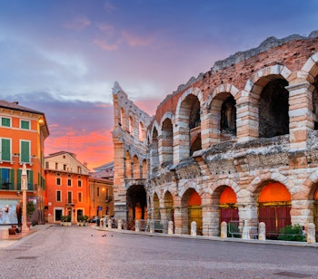 Det historiske Arena di Verona amfiteater på Piazza Bra, hvor operaforestillinger afholdes under åben stjernehimmel