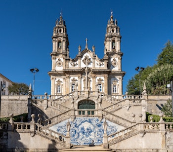 Baroktrappe med statuer til Santuario de Nossa Senhora dos Remedios i Lamego, Portugal