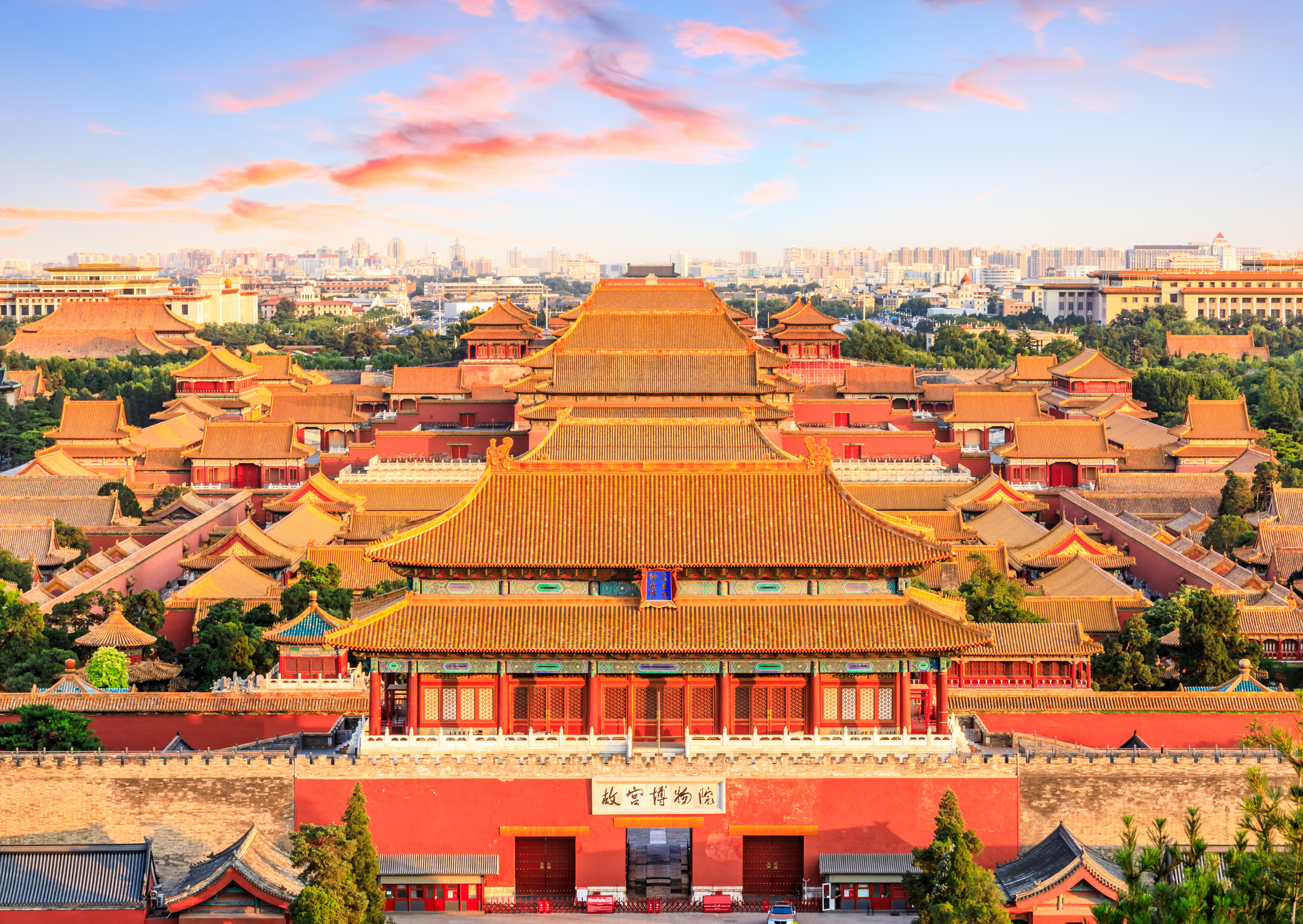 Luftfoto af Den Forbudte By i Beijing ved solnedgang med kinesisk kejserlig arkitektur