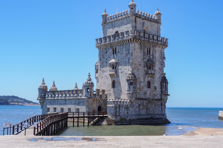 Det ikoniske Belem Tårn ved Tagus-floden i Lissabon - historisk portugisisk fæstning i Manueline stil og UNESCO verdensarv