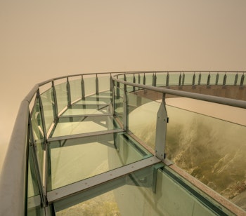 Biokovo Skywalk glasplatform med fantastisk udsigt over Makarska Riviera og Adriaterhavet i Kroatien