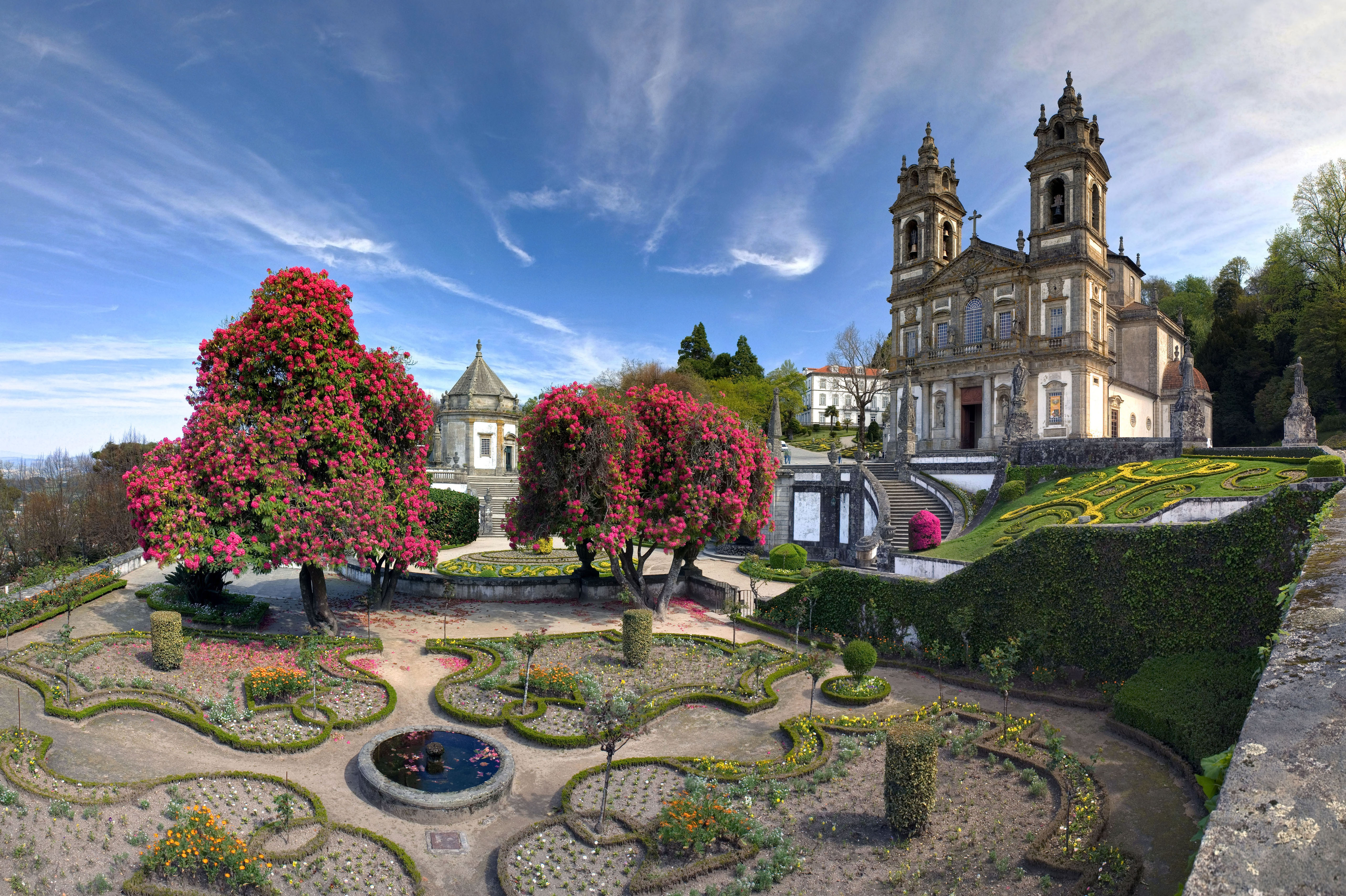 Den imponerende baroktrappe ved Bom Jesus do Monte helligdommen i Braga på haverejse til Nordportugal