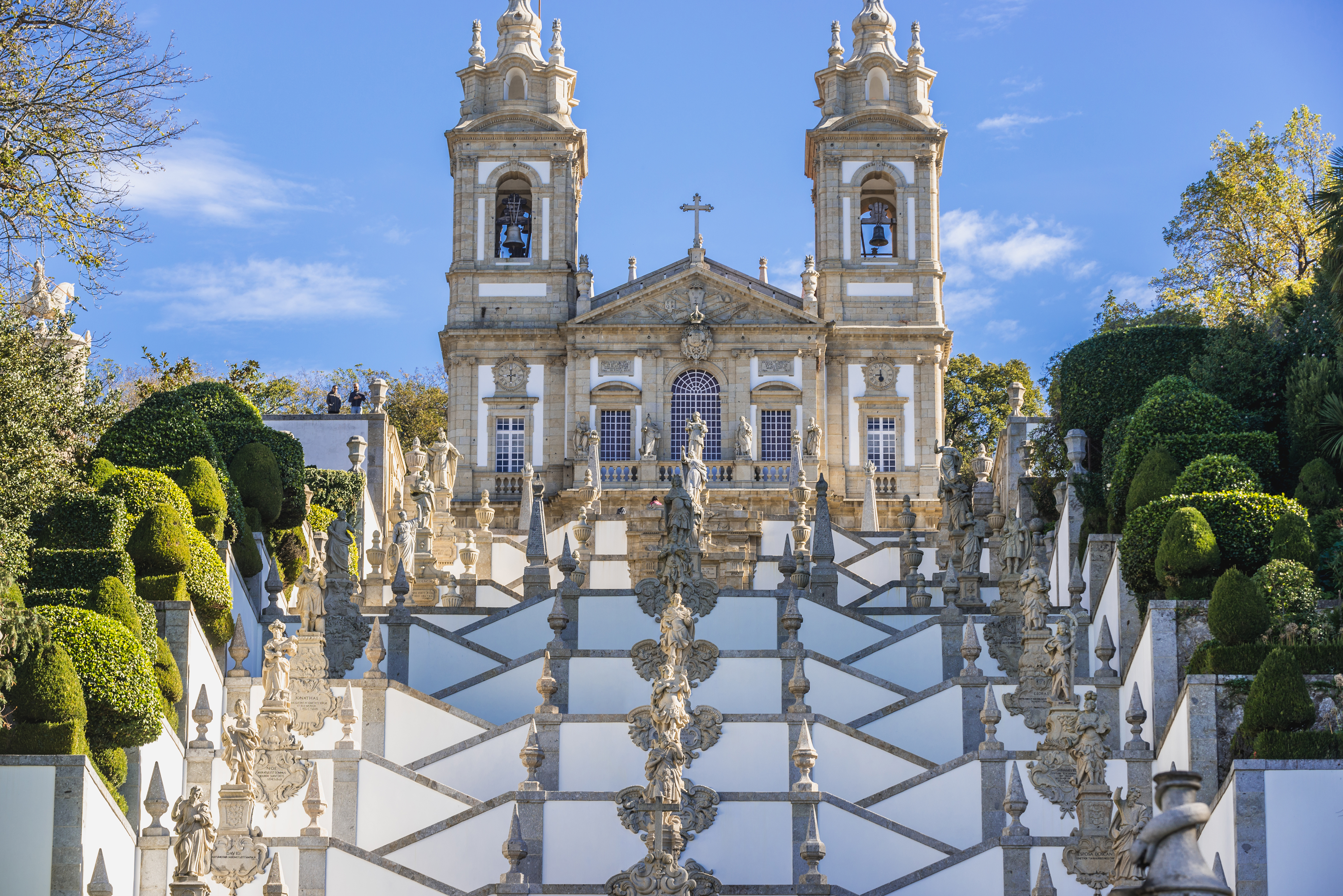 Bom Jesus do Monte kirke med barok arkitektur og siksak-trappe i Braga, Portugal