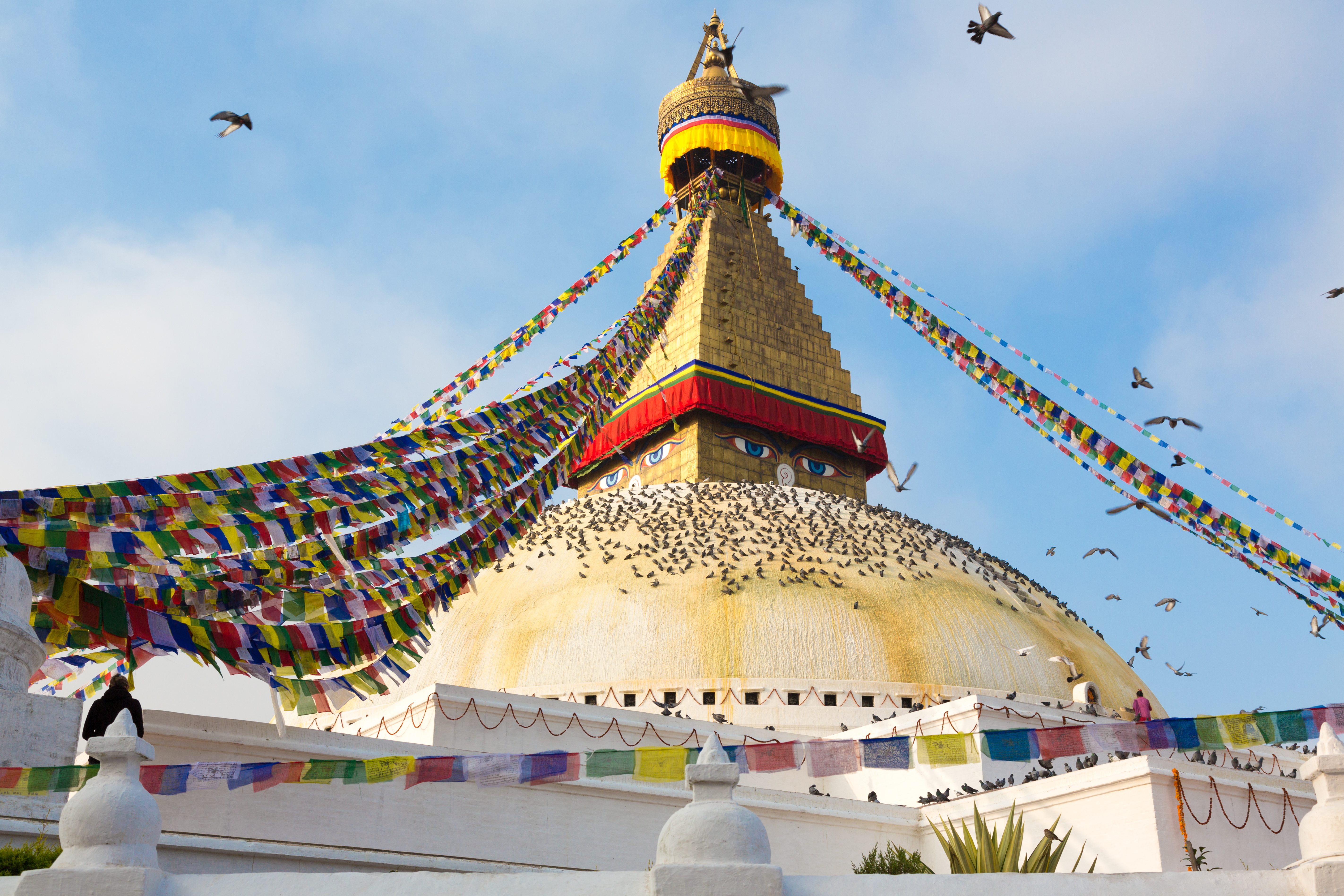 Boudhanath Stupa med farverige bedeflag og Buddha øjne i Kathmandu, Nepal