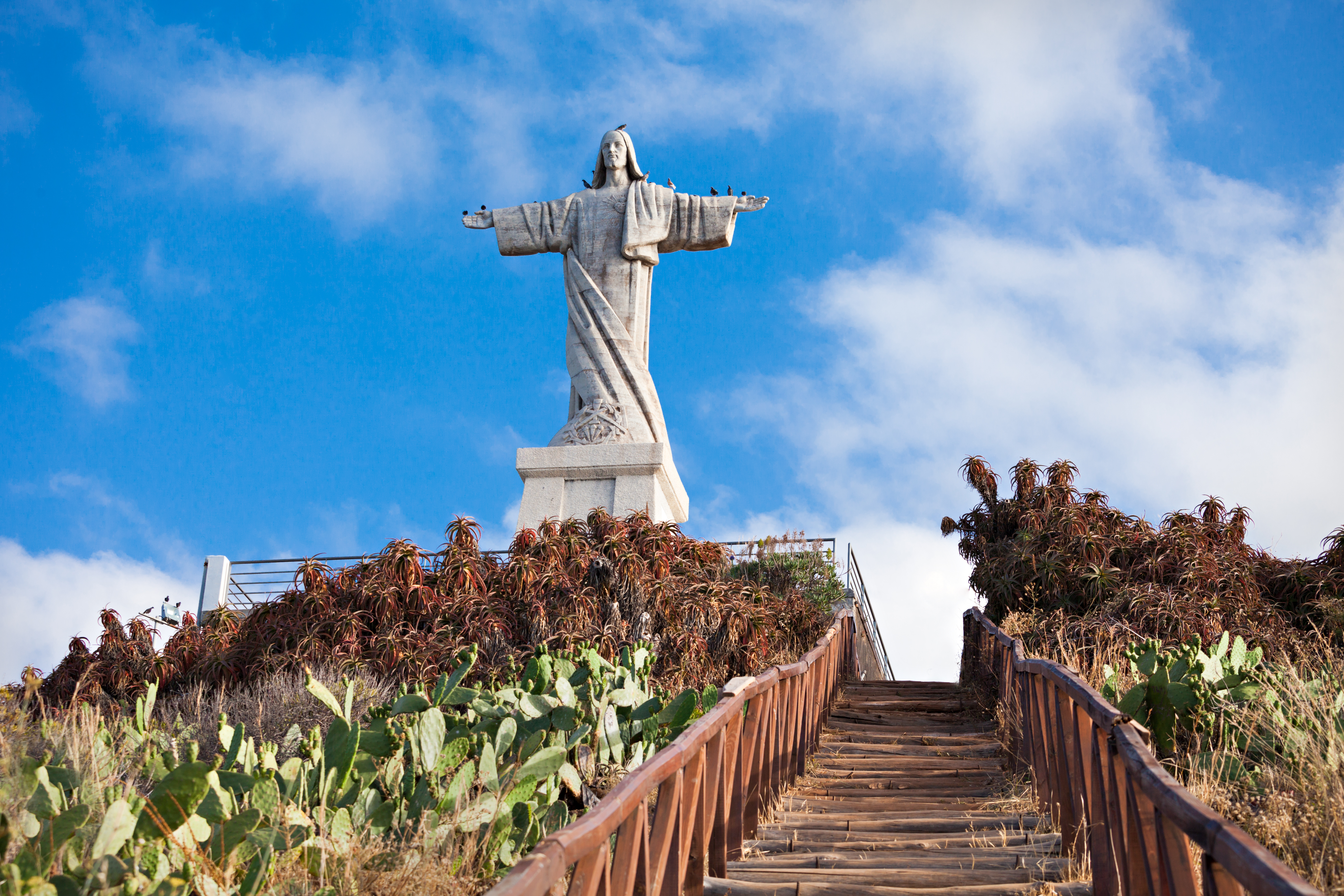 Cristo Rei statue med udsigt over Funchal på Madeira Portugal