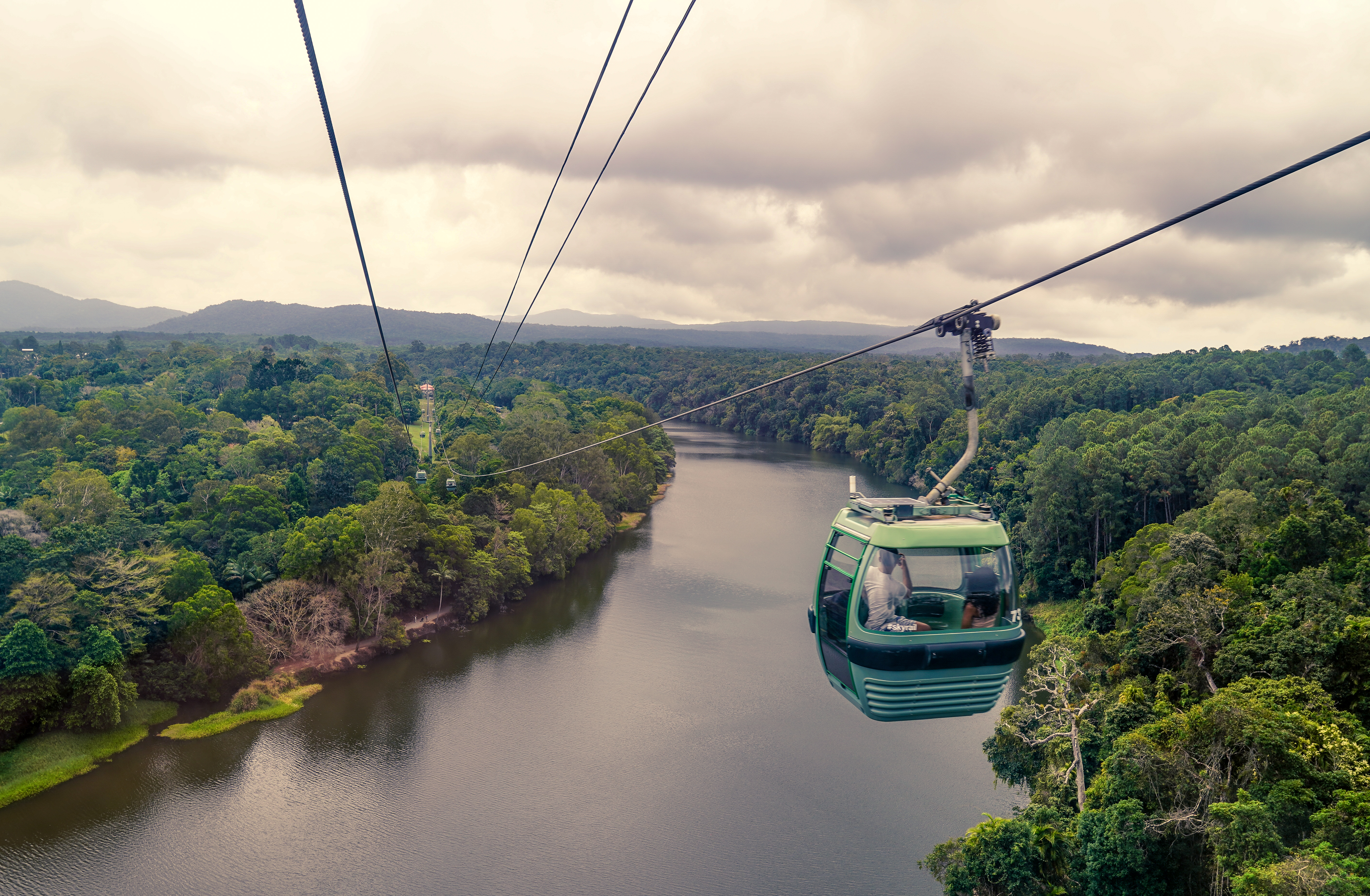 Kabelbane gondol over Daintree regnskov og flod i Queensland Australien