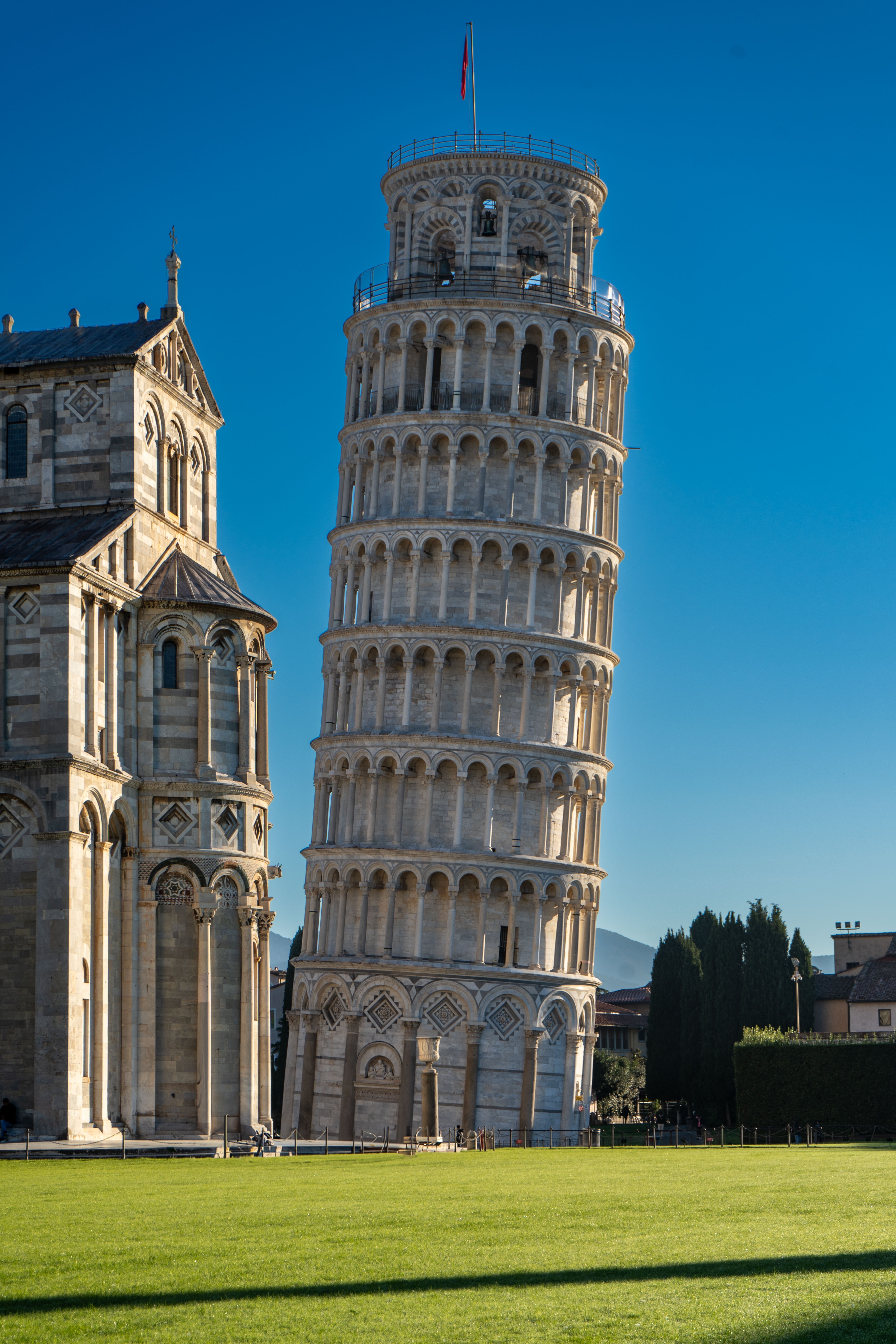 Det Skæve Tårn i Pisa - berømt arkitektonisk attraktion og vartegn i Toscana, Italien