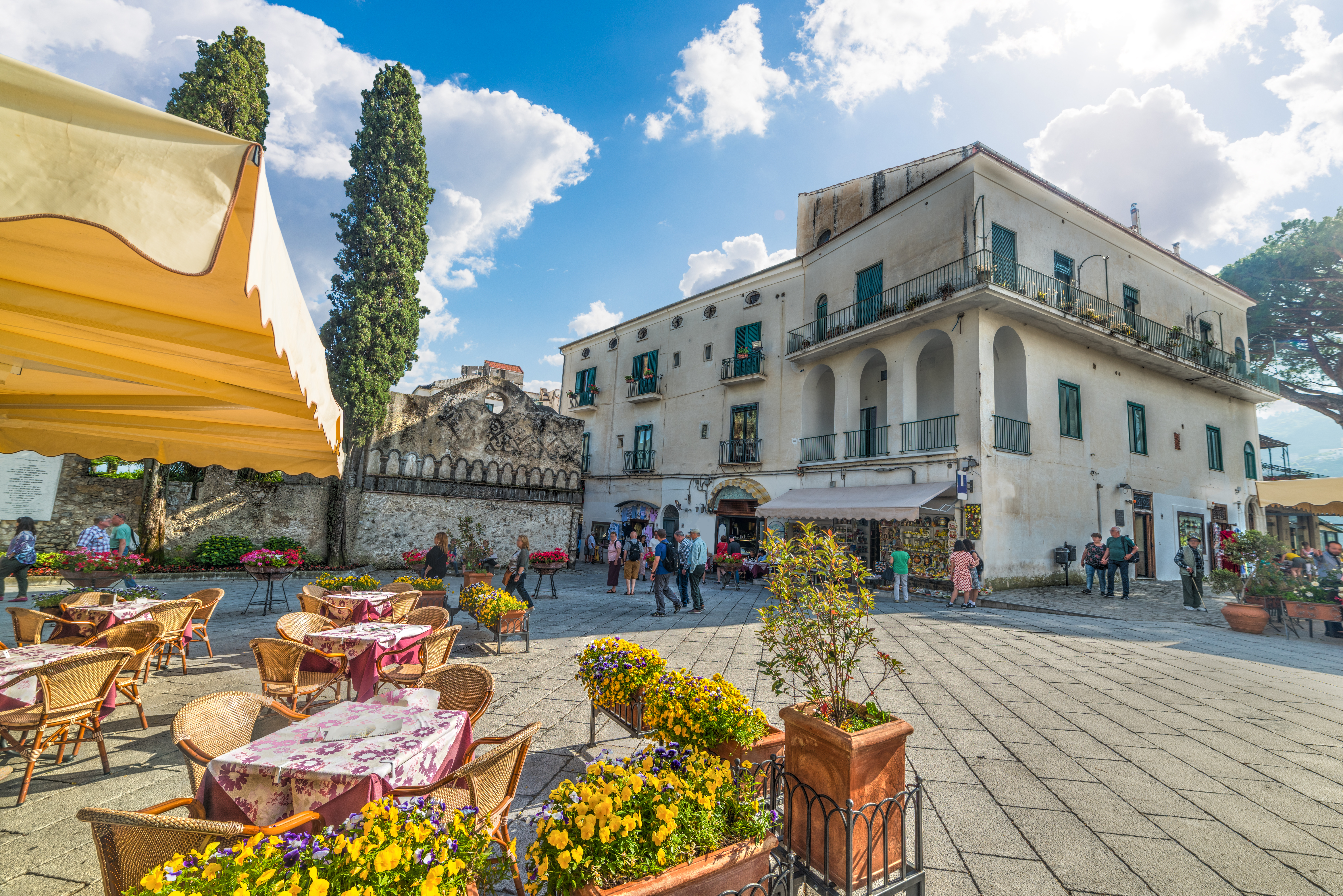 Domkirkepladsen i Ravello på Amalfikysten - kulturelt centrum 350 meter over Middelhavet med fantastisk udsigt over Italien
