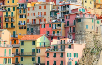 Malerisk udsigt over de farverige huse i Manarola, Cinque Terre - perfekt destination for vandreferie i det nordlige Italien