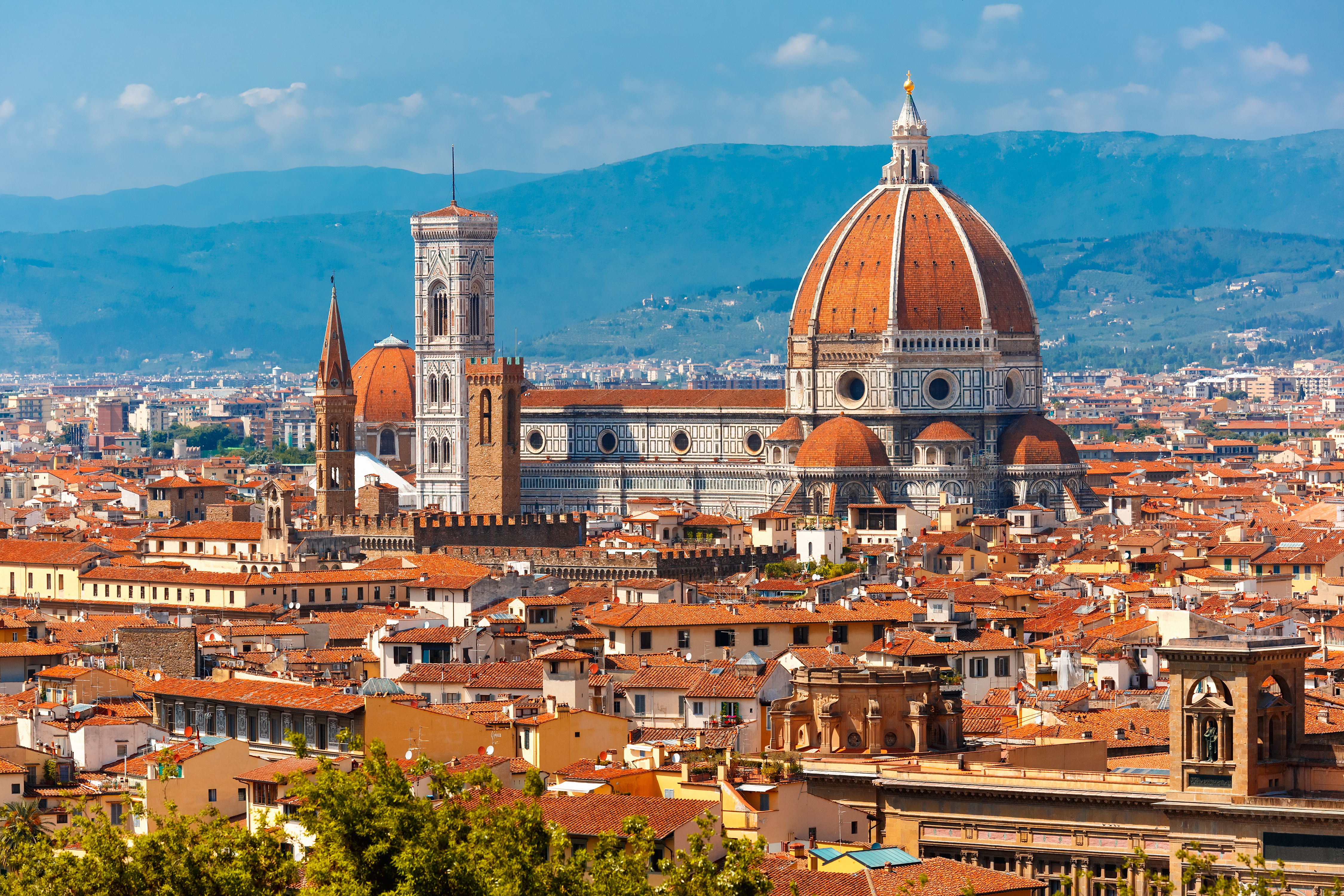 Betagende panoramaudsigt over Firenze med den ikoniske Duomo Santa Maria Del Fiore set fra Piazzale Michelangelo i det smukke morgenlys, Toscana, Italien
