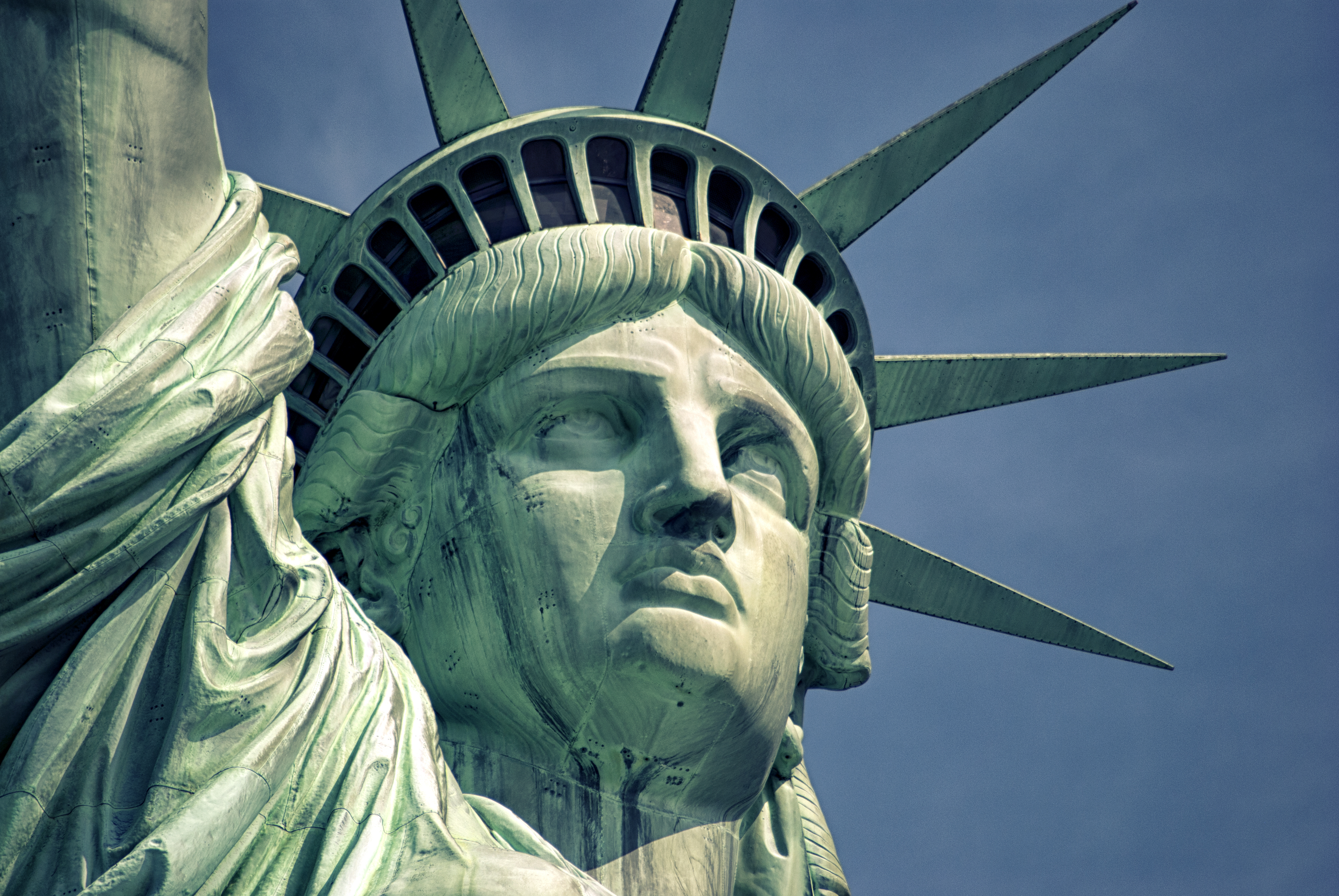 Frihedsgudinden close-up af ansigt og krone i New York Harbor