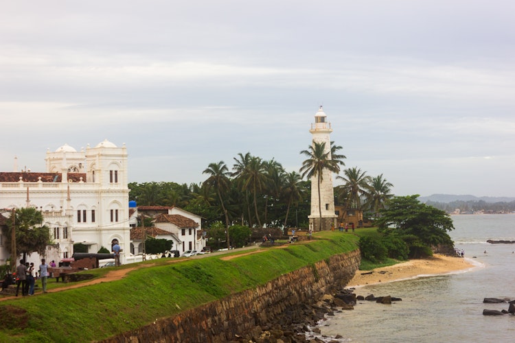 Historiske Galle Fort i Sri Lanka badet i gyldent solnedgangslys med udsigt over havet, UNESCO verdensarv