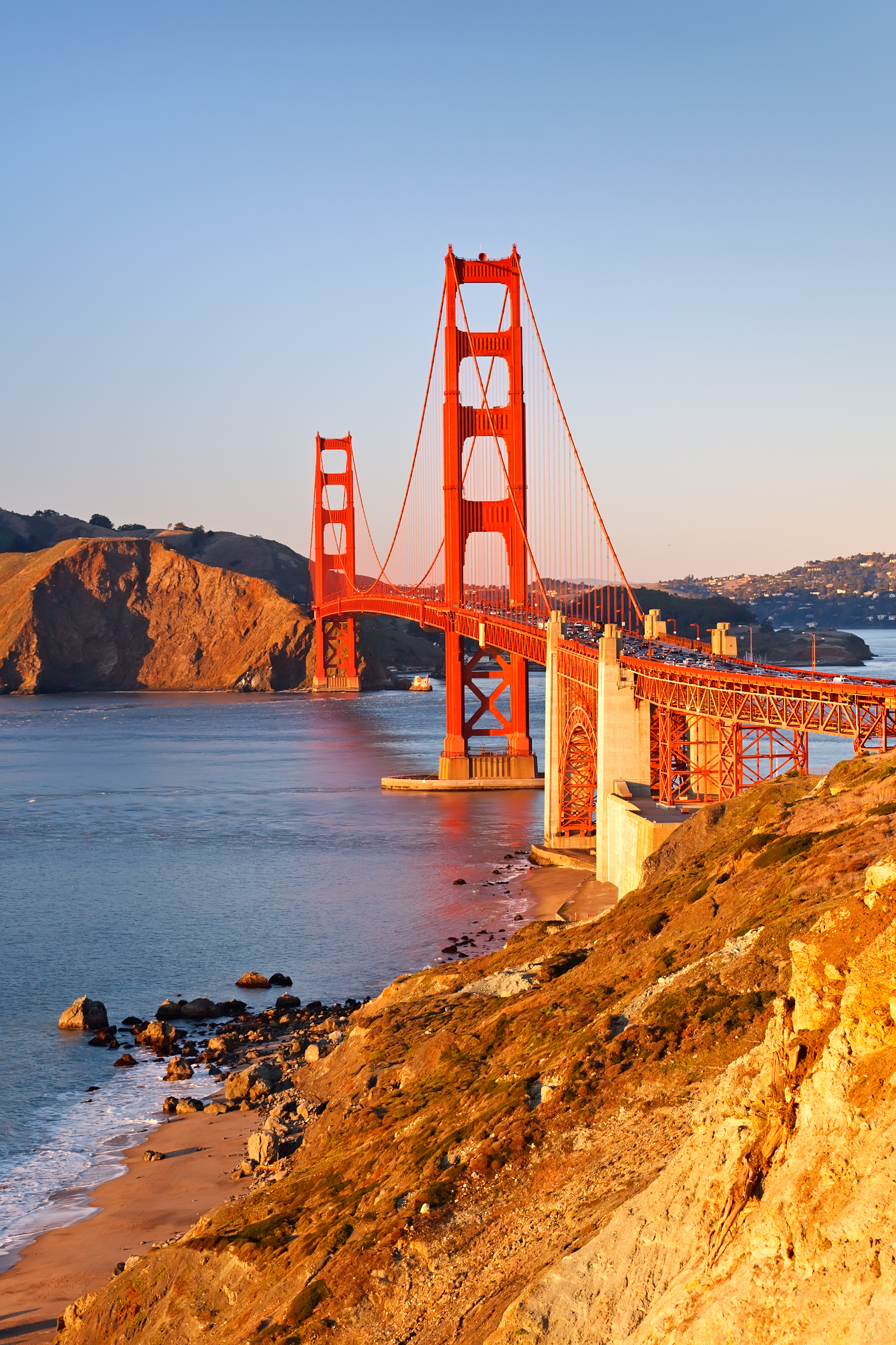 Golden Gate Bridge ved solnedgang over San Francisco Bay i Californien, USA