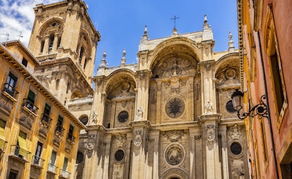 Granada Katedralen med imponerende renæssance-arkitektur i hjertet af Andalusien, Spanien - et historisk religiøst landemærke fra 1561