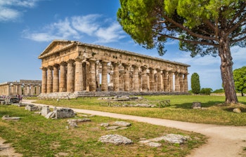 Antikt Hera-tempel ved Paestum UNESCO verdensarvsområde med velbevarede græske søjler i Campania, Italien