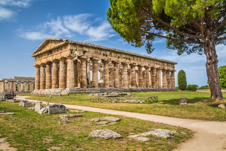 Antikt Hera-tempel ved Paestum UNESCO verdensarvsområde med velbevarede græske søjler i Campania, Italien