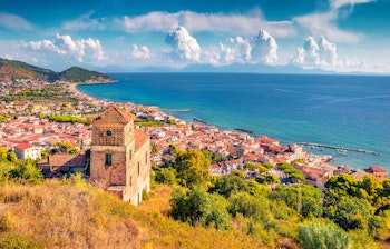 Charmerende gammelt kapel i Santa Maria di Castellabate med udsigt over Middelhavet i det hemmelige syditalienske paradis Cilento