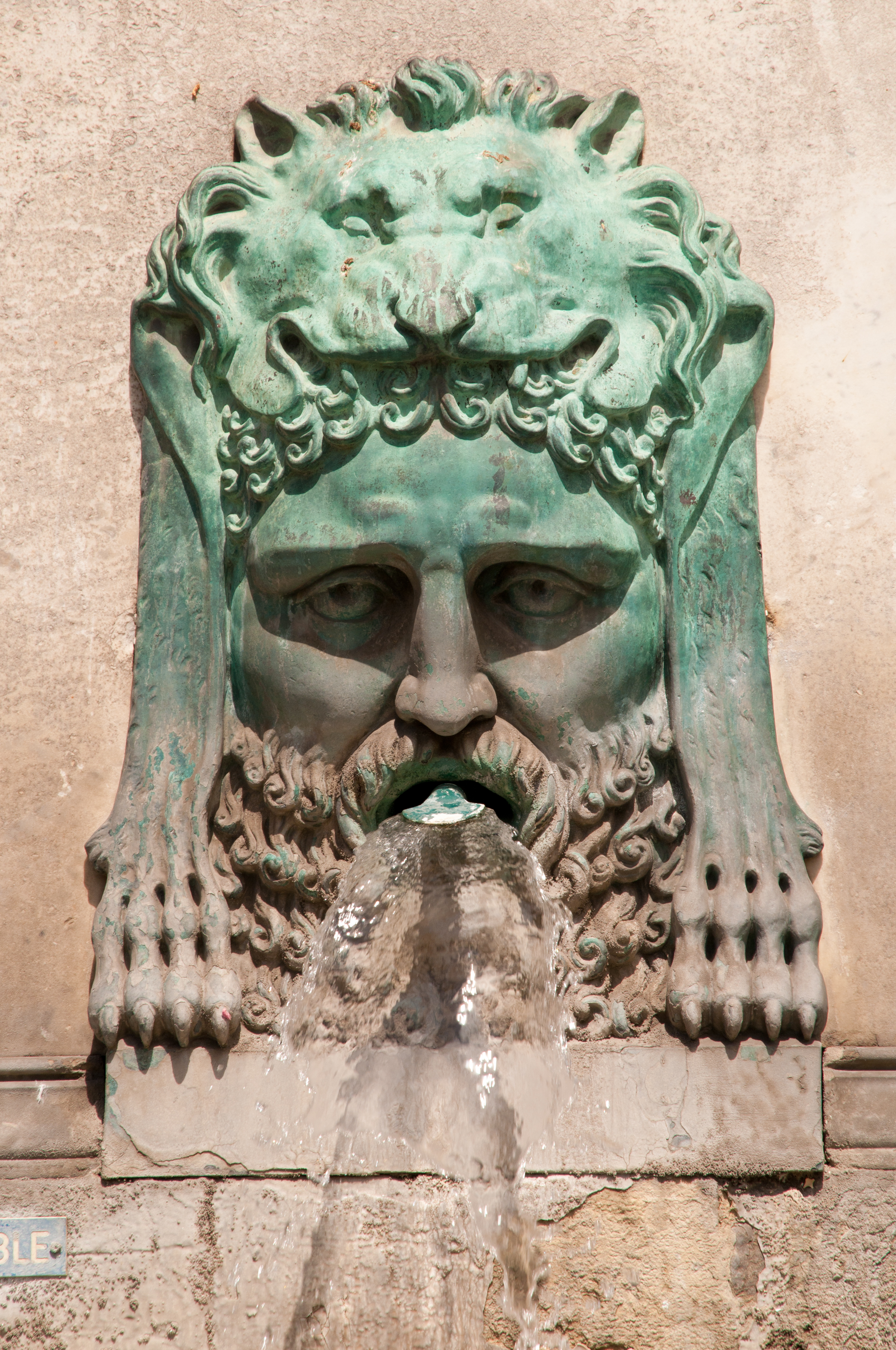 Antik romersk løvefontæne skabt af Antoine Laurent Dantan på Place de la Republique i Arles, Frankrig