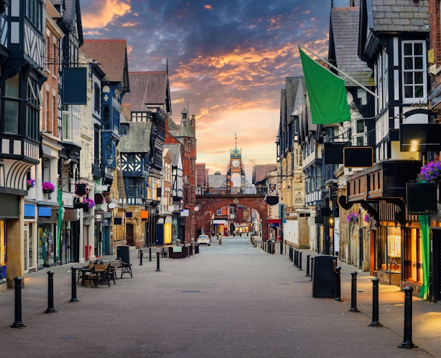Charmerende historiske bindingsværkshuse i Tudor-stil i den gamle bydel i Chester, England