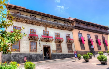 Det historiske Casa de los Balcones med traditionelle træbalkoner i La Orotava på Tenerife