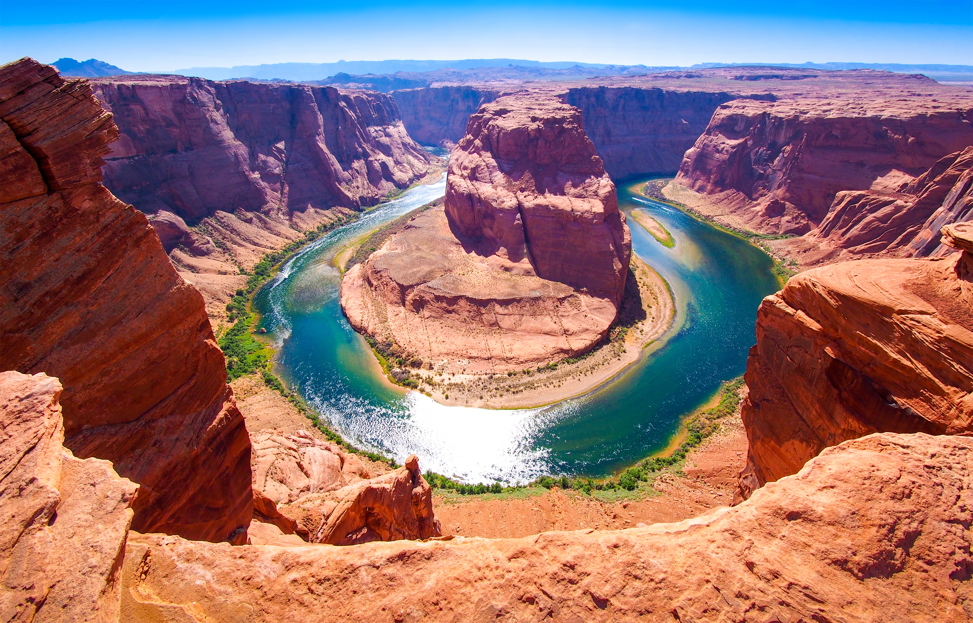 Spektakulær udsigt over Horseshoe Bend med Colorado River der bugler gennem rød sandstenskløft nær Page i Arizona