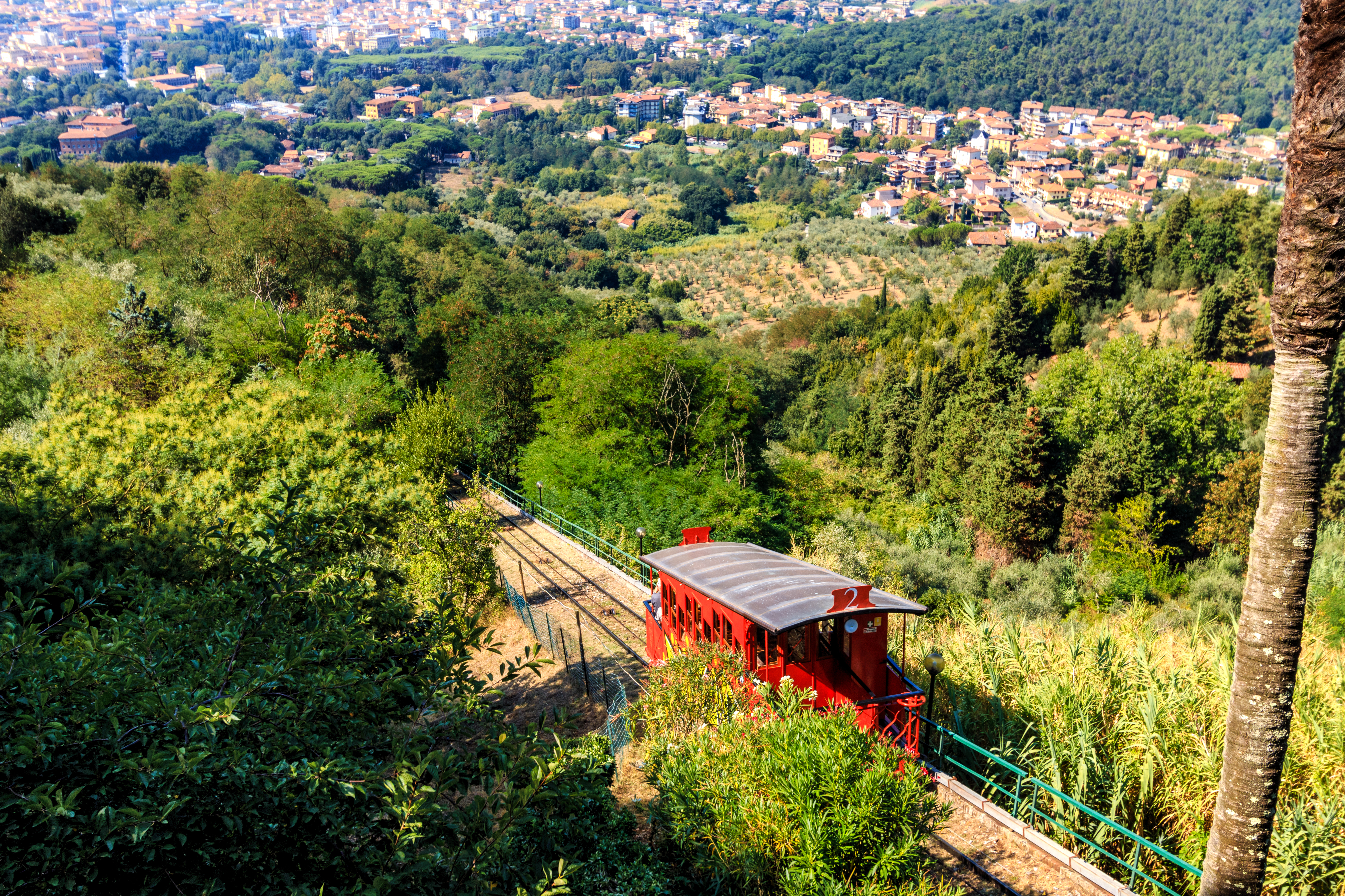 Historisk kabelbane mellem Montecatini Terme og Montecatini Alto i Toscana, perfekt udflugtsmål på din rejse med fantastisk udsigt over det toskanske landskab