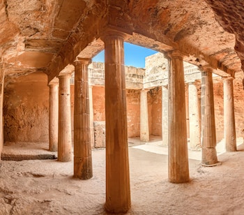 Kongernes Grav i Paphos på Cypern - Imponerende underjordiske gravkamre med antikke søjler og katakomber fra oldtiden