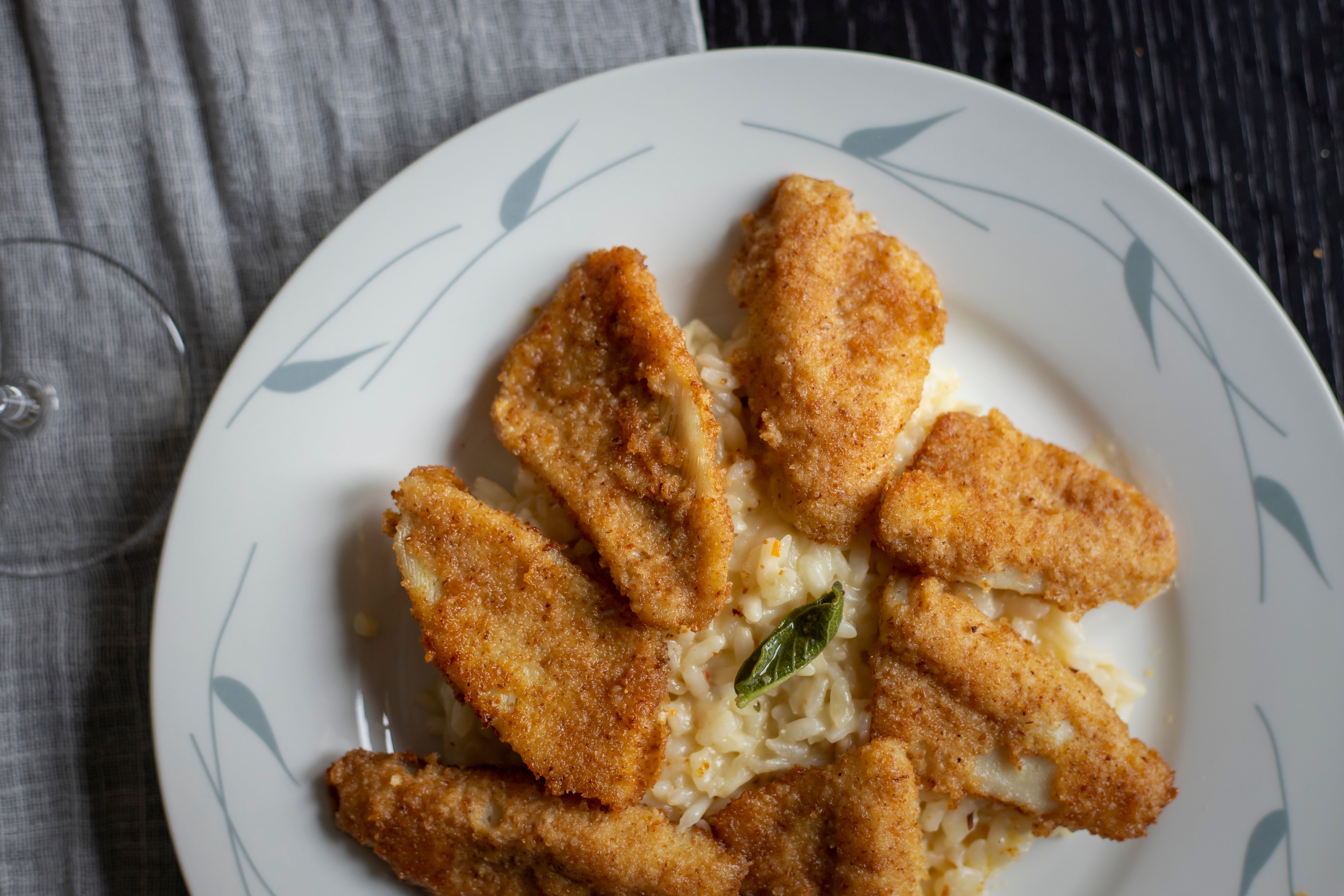 Risotto med aborre, en traditionel gourmetret fra Lombardiet i Norditalien ved Lago Maggiore, serveret som typisk forret i det lokale koekken