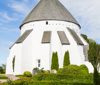 Østerlars rundkirke med kegleformet tag på Bornholm Danmark