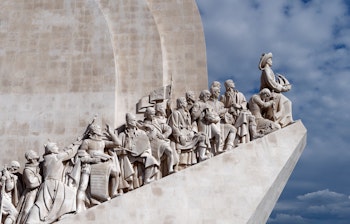 Det historiske opdagelsesmonument i Belém-distriktet med udsigt over Tejo-floden i Lissabon, Portugal