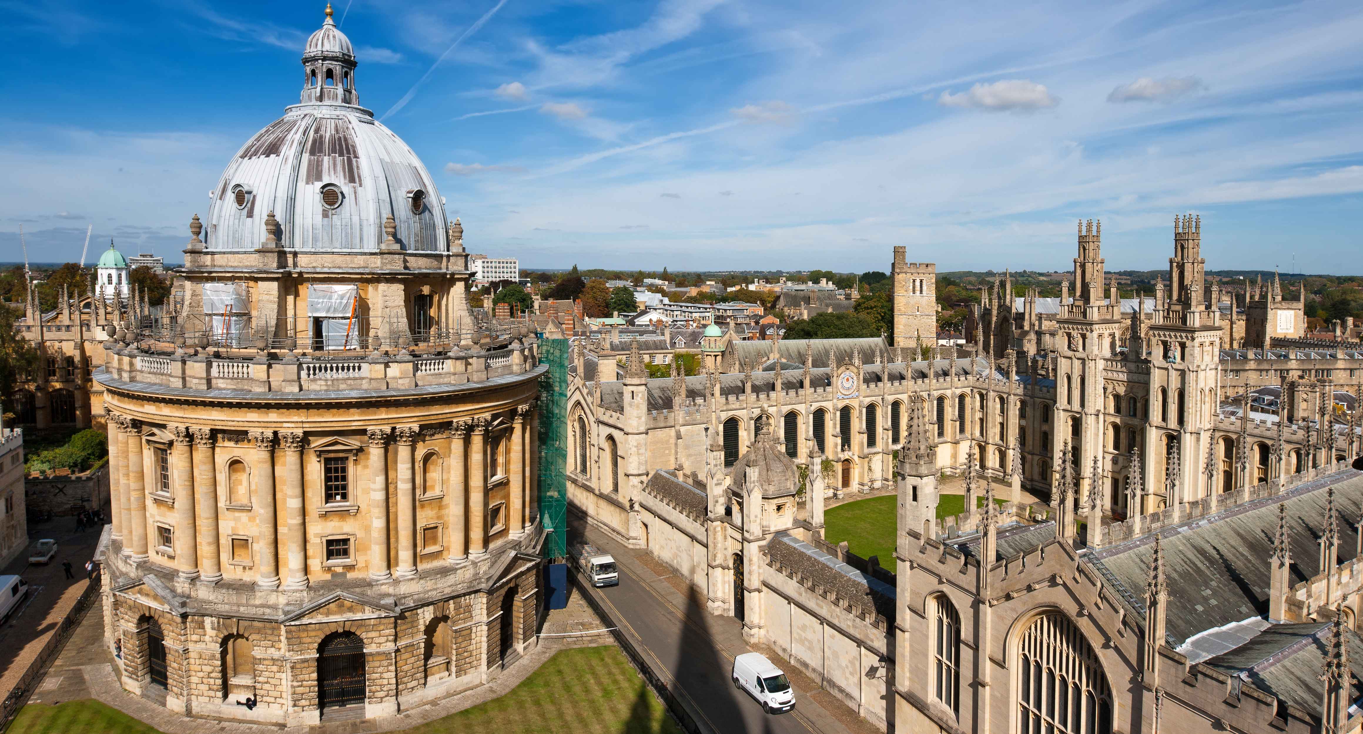 Oxford Universitet med Radcliffe Camera og All Souls College set fra oven