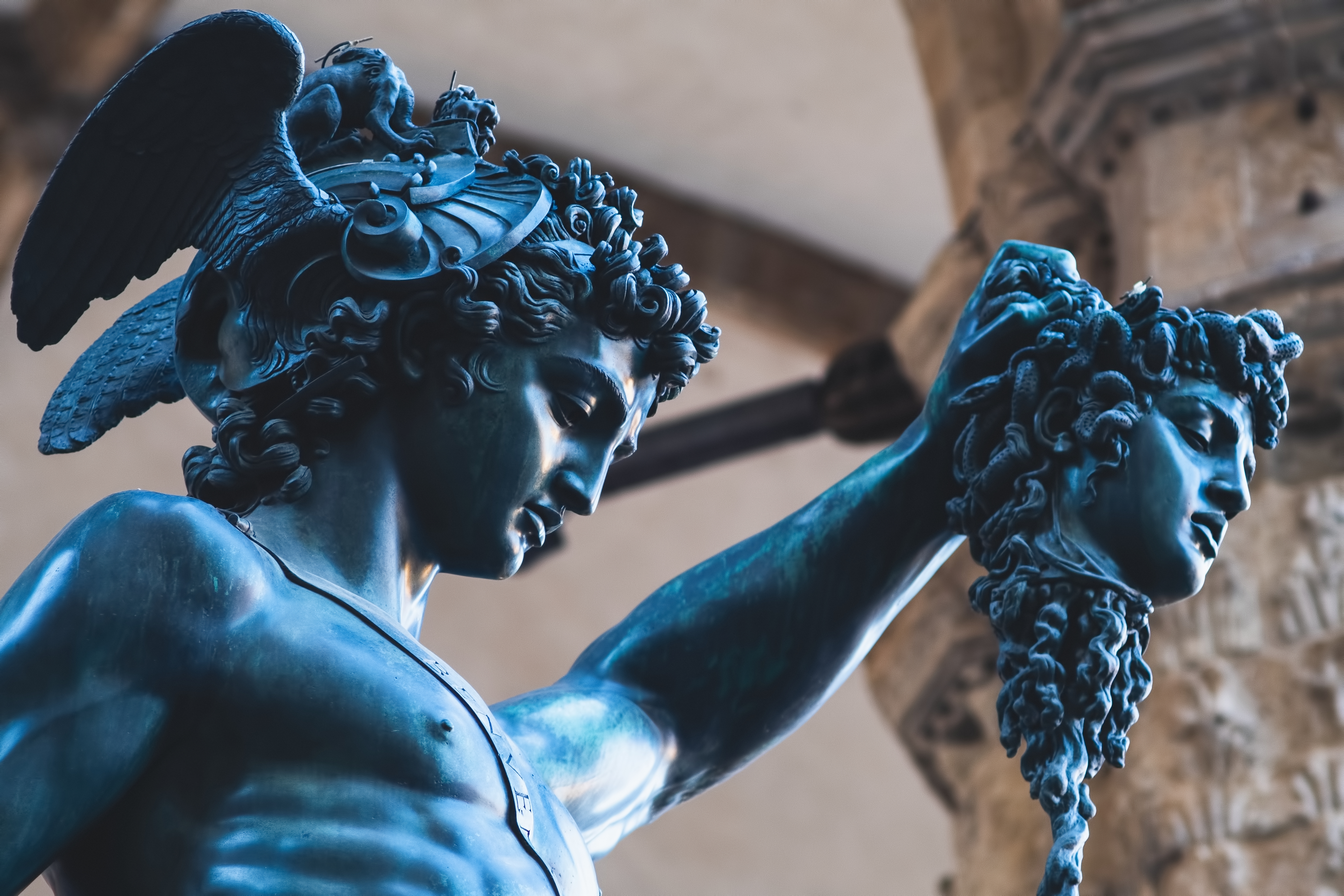 Cellinis berømte bronzestatue af Perseus med Medusas hoved fra 1545, et ikonisk renæssanceværk på Piazza della Signoria i Firenze