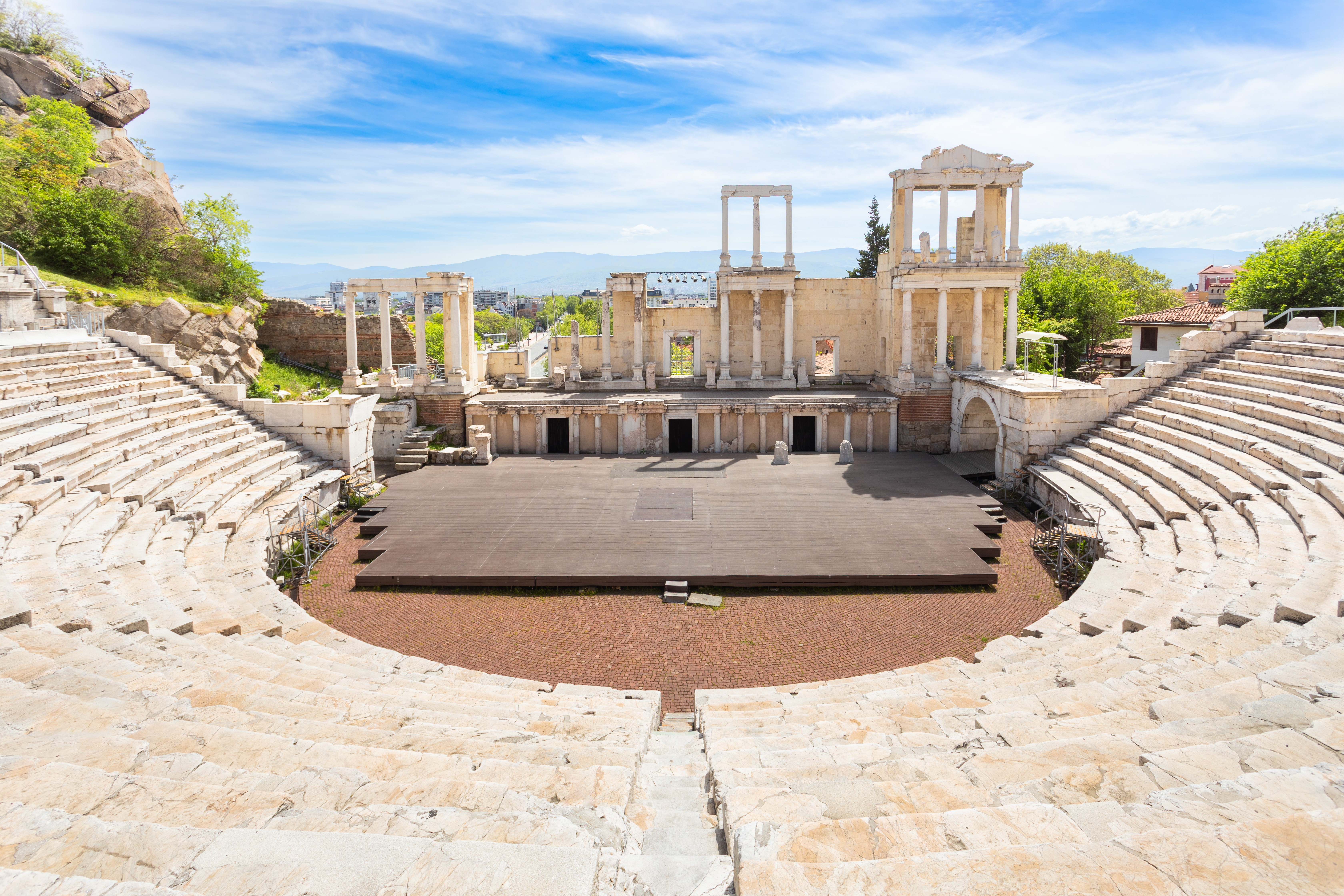 Antik romersk amfiteater i Plovdiv Bulgarien med stentrappe og historisk arkitektur