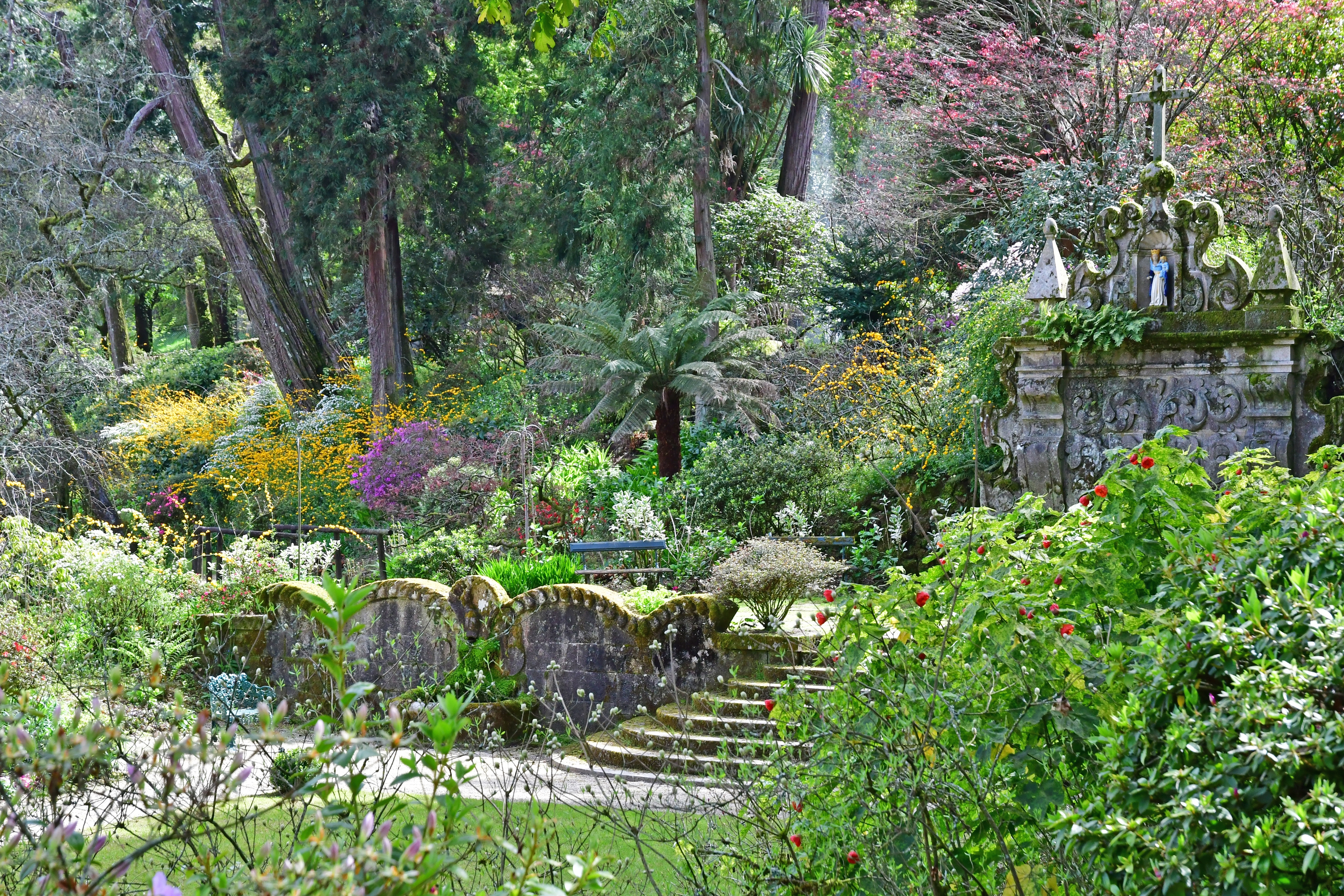 Historisk portugisisk quinta have med terrasser og frodig vegetation