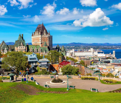 Historiske Château Frontenac slot hotel med udsigt over Quebec City og Sankt Lawrence floden i Canada