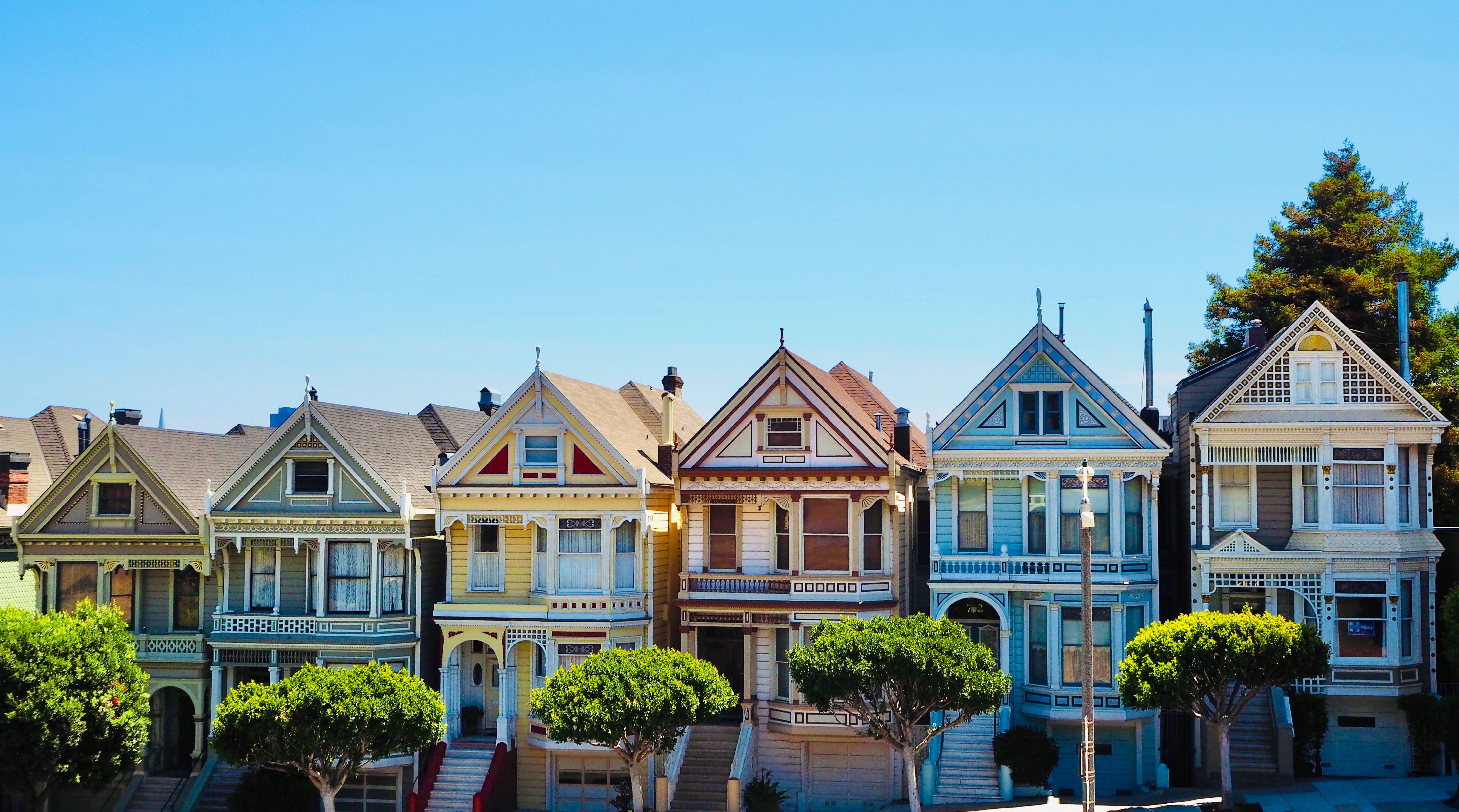 Farverige victorianske painted ladies huse i San Francisco Californien