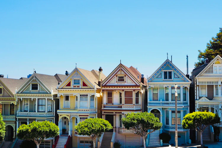 Farverige victorianske painted ladies huse i San Francisco Californien