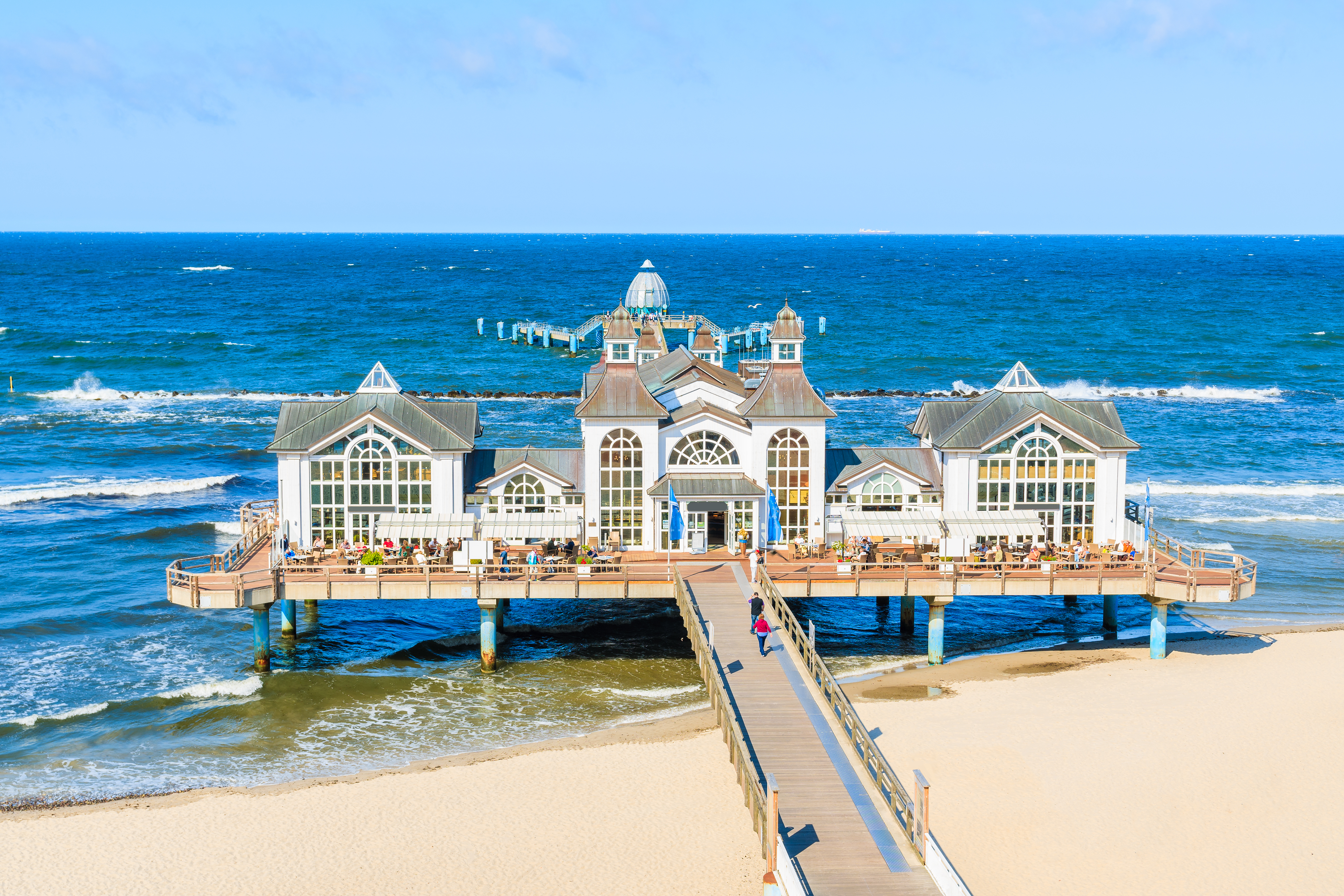 Sellin Seebrücke træbro resort bygning på Rügen ø ved Østersøen Tyskland