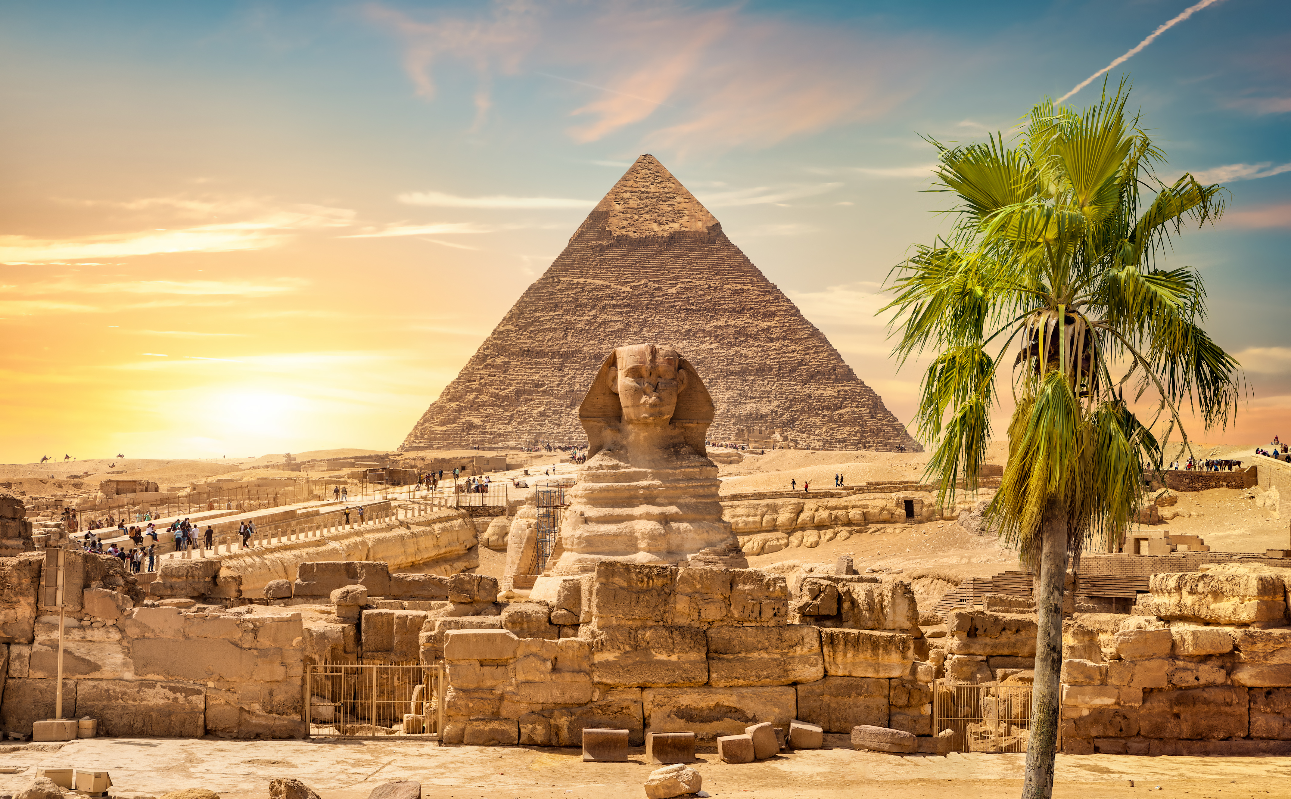 Store Sfinks og Pyramiden i Giza ved solnedgang i Ægypten