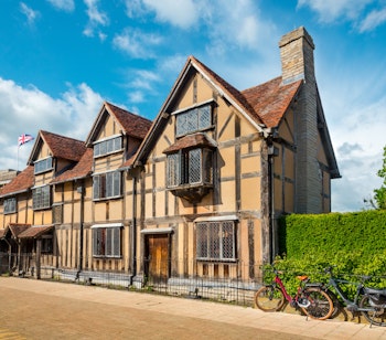 Shakespeares fødehjem - historisk Tudor-bindingsværkshus i Stratford-upon-Avon, England, en berømt kulturel seværdighed