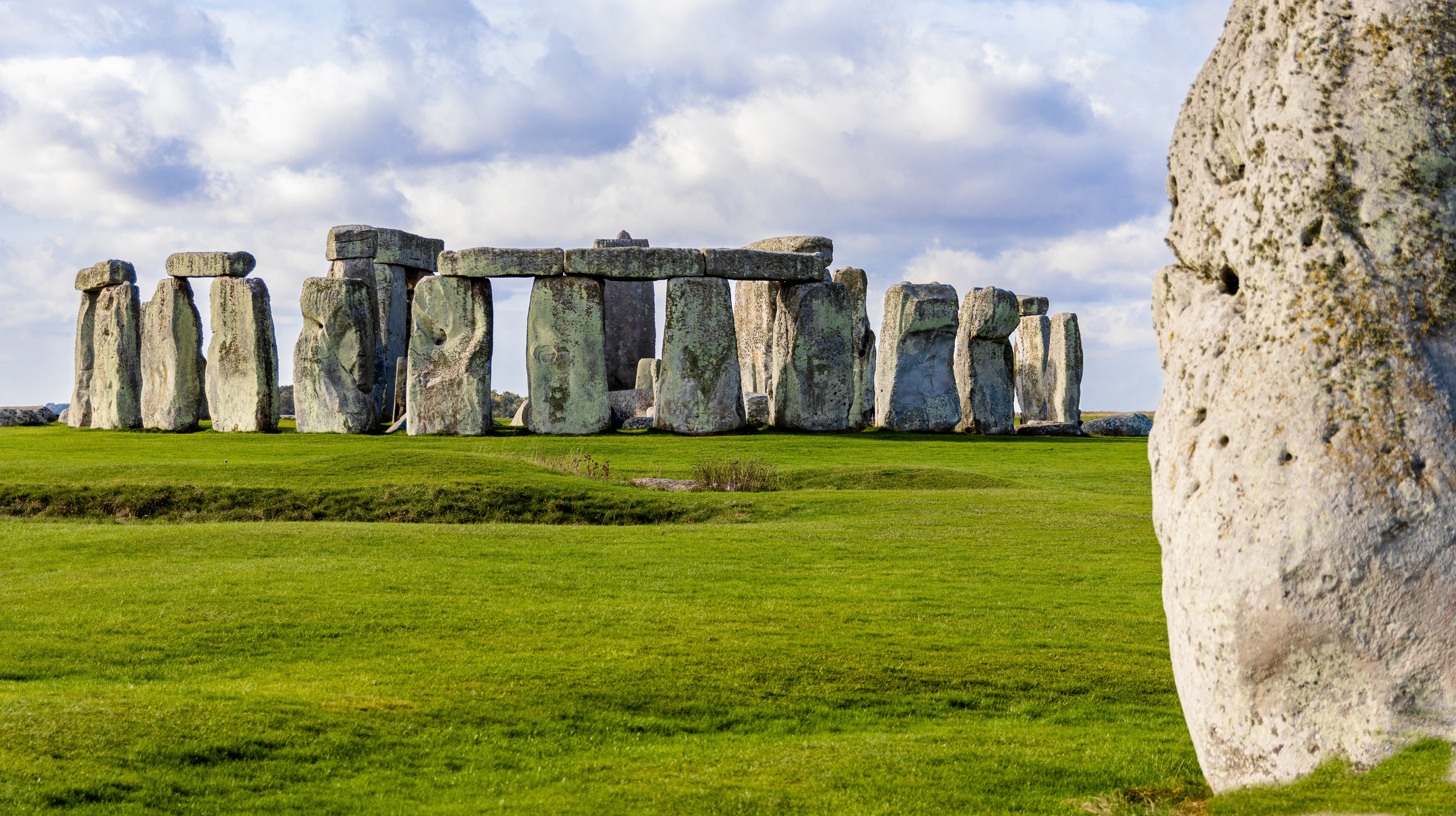 Det ikoniske Stonehenge monument fotograferet i morgenlys, en af Englands mest berømte forhistoriske seværdigheder i Wiltshire