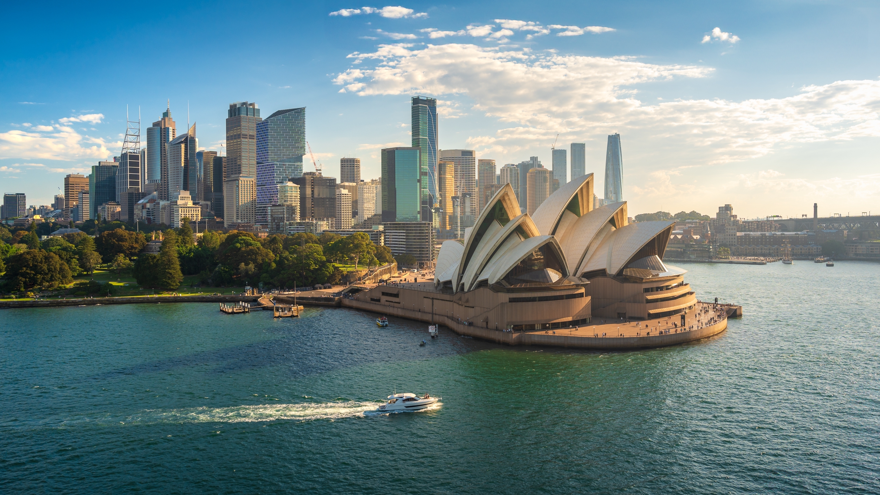 Luftfoto af Sydney Operahus og byens skyline med havnefront i New South Wales, Australien