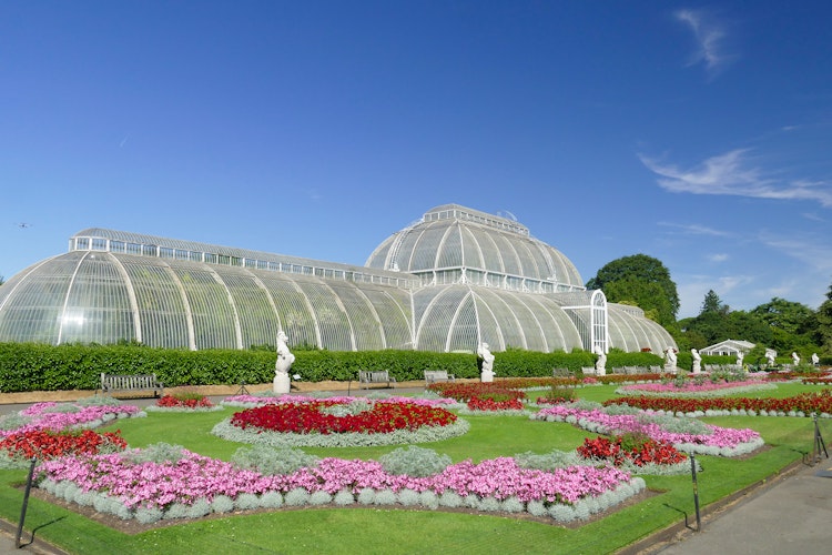 Det imponerende Temperate House væksthus i Kew Gardens, Londons berømte botaniske have på en solrig dag