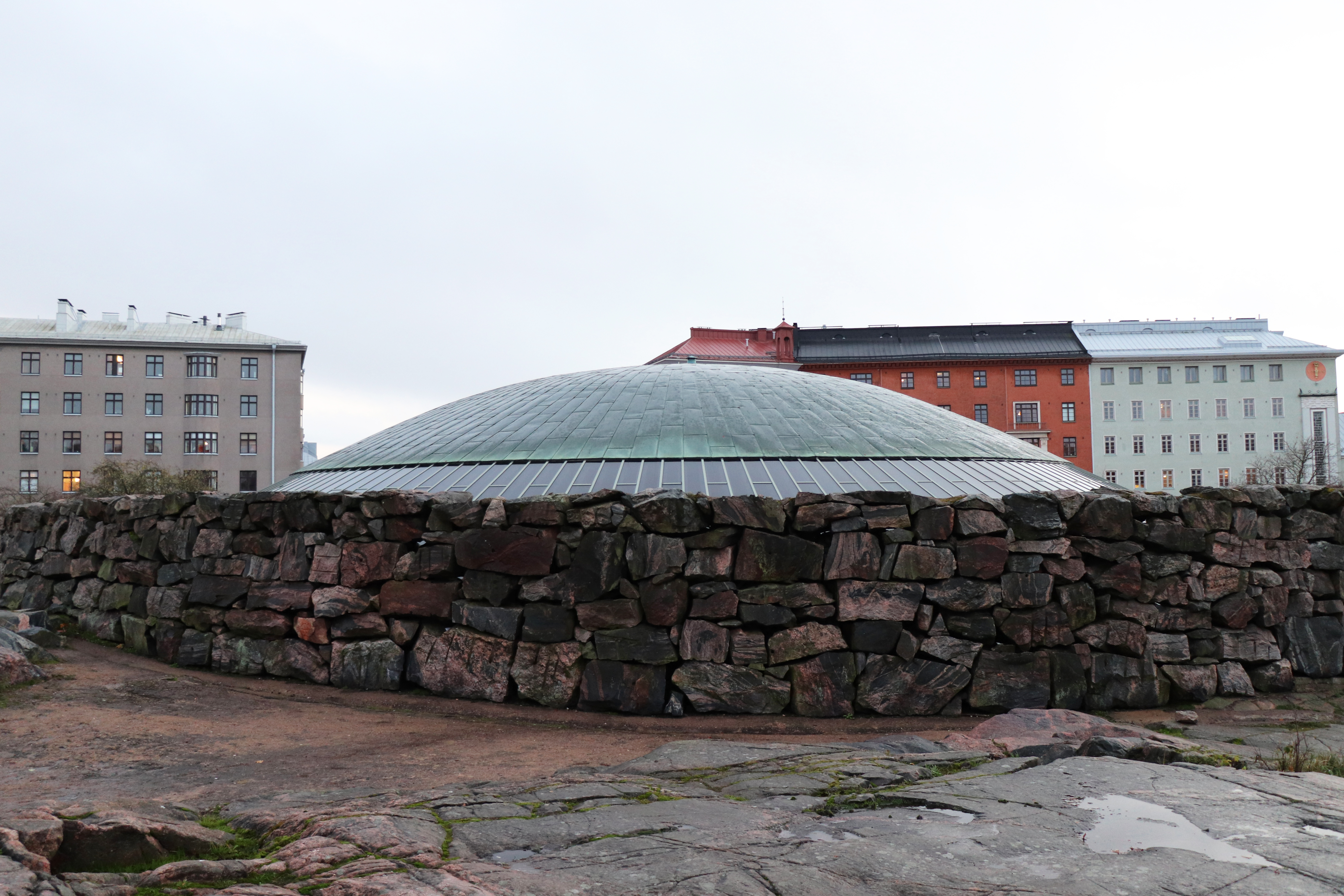 Temppeliaukio Kirke i Helsinki Finland - berømt stenkirkke bygget i klippe