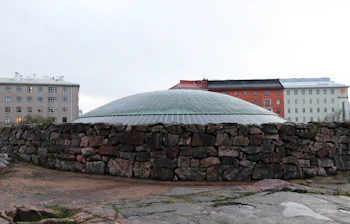 Temppeliaukio Kirke i Helsinki Finland - berømt stenkirkke bygget i klippe
