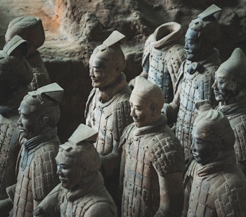 Terracotta-krigere i Xi'an Kina - antikke lersoldater på arkæologisk udgravning